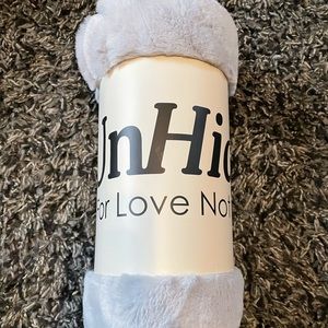 Lil Marshmellow Unhide Throw NWT 💕 Silver